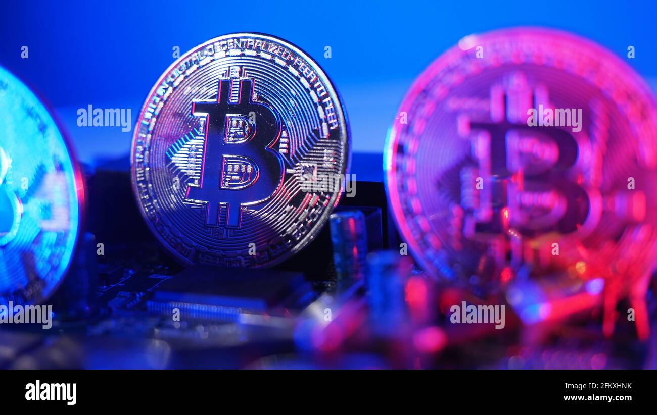 Pink circuit board hi-res stock photography and images - Alamy