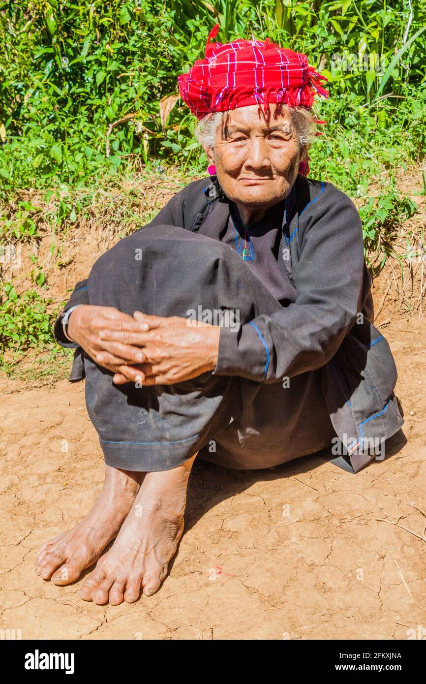 KALAW, MYANMAR - NOVEMBER 25, 2016: Old village lady in the area between Kalaw and Inle, Myanmar Stock Photo