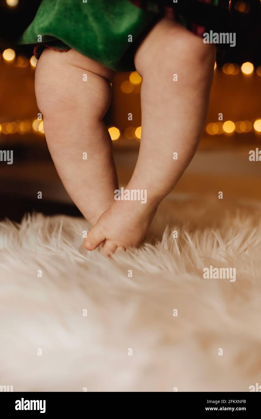 Baby kicking legs hires stock photography and images Alamy