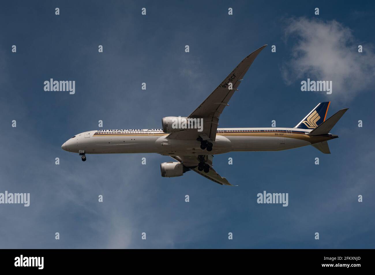 01.05.2021, Singapore, Republic of Singapore, Asia - Singapore Airlines Boeing 787-10 Dreamliner passenger plane approaches Changi Airport for landing. Stock Photo