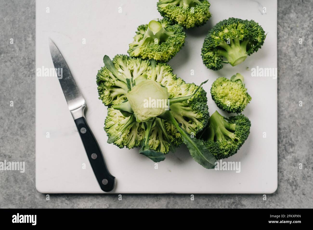 Overhead photo of broccoli florets cut from a larger crown Stock Photo Alamy