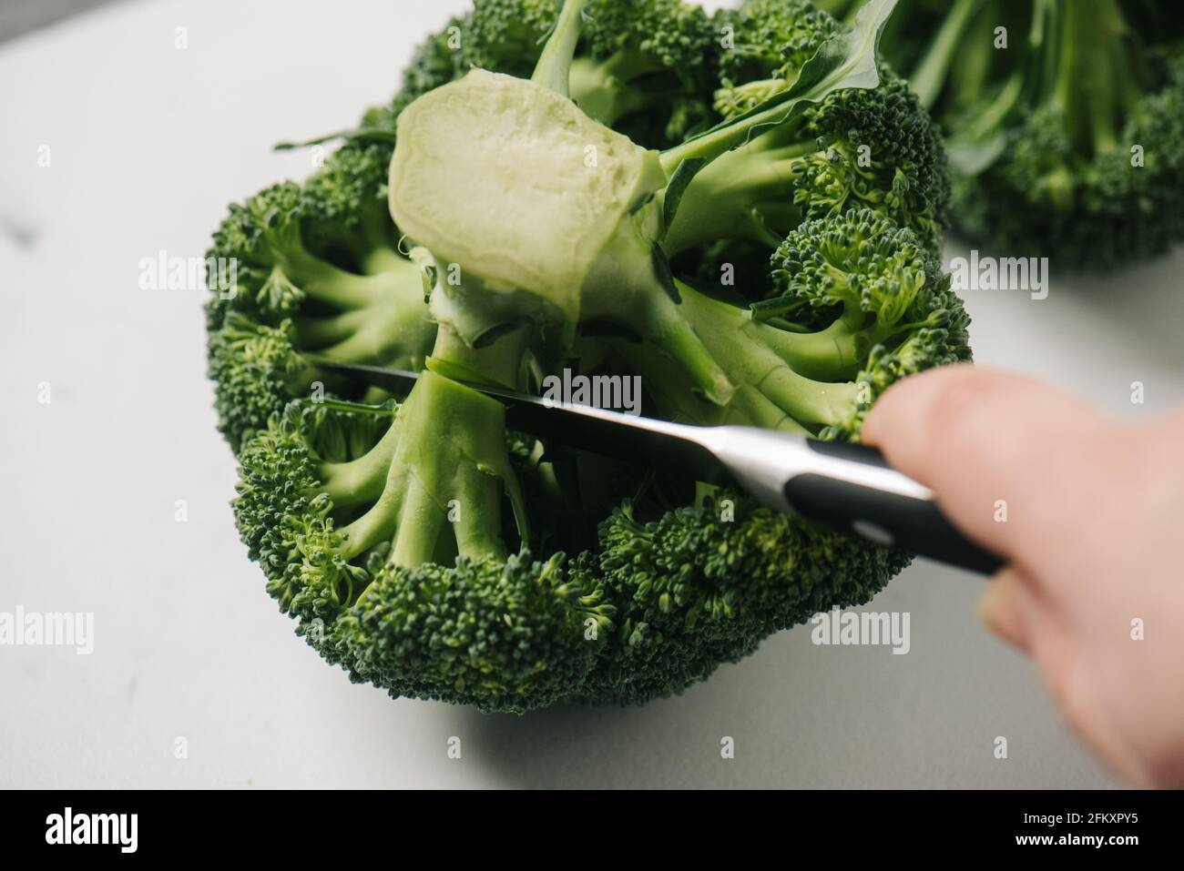 How to cut florets from a broccoli crown Stock Photo Alamy