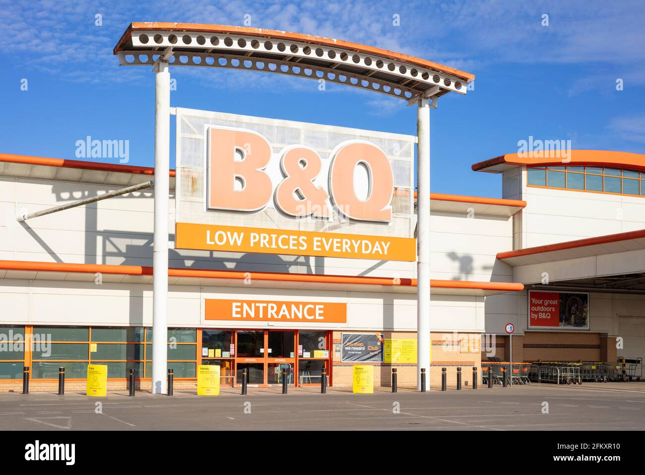 B&Q store logo and store front Victoria retail park Netherfield Nottingham East mIdlands England GB UK Europe Stock Photo