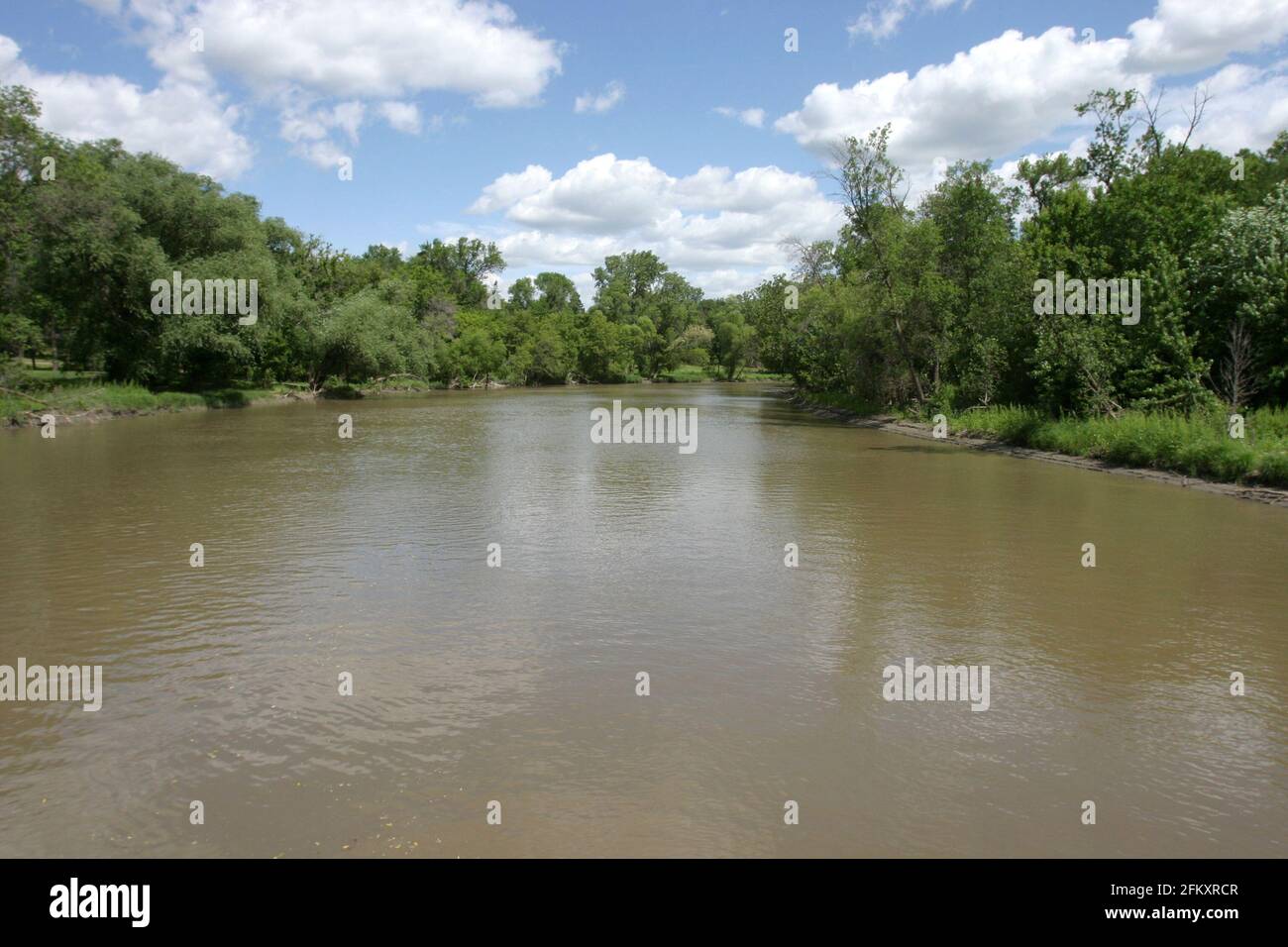 The Red River of the North receding from flood stage (peak in April 5, 2006) on the border between Fargo, North Dakota and Moorhead, Minnesota Stock Photo