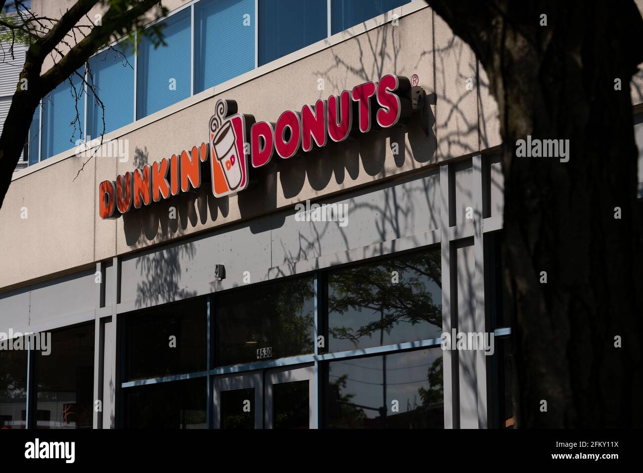 Dunkin donuts logo hires stock photography and images Alamy