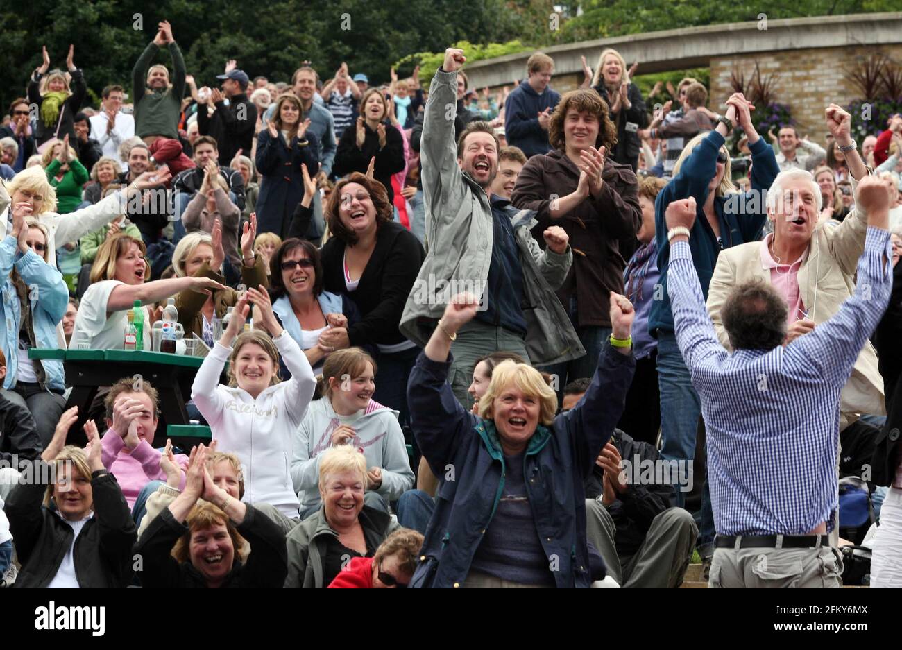 Wimbledon 2007....  Crouds on Henman Hill react during Tim Henmans victory against Carlos Moya.  pic David Sandison Stock Photo