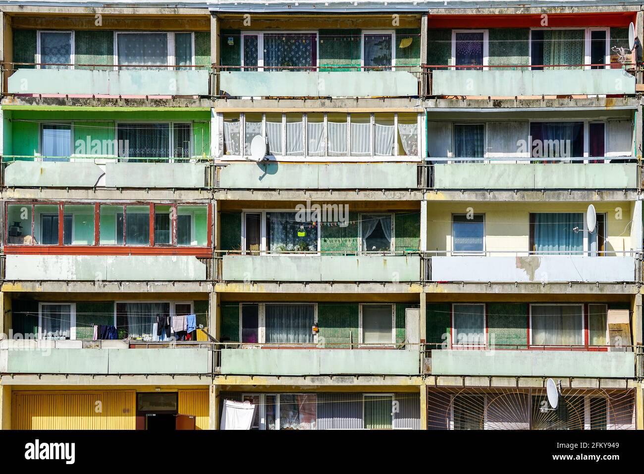 Wide view front facade hi-res stock photography and images - Alamy