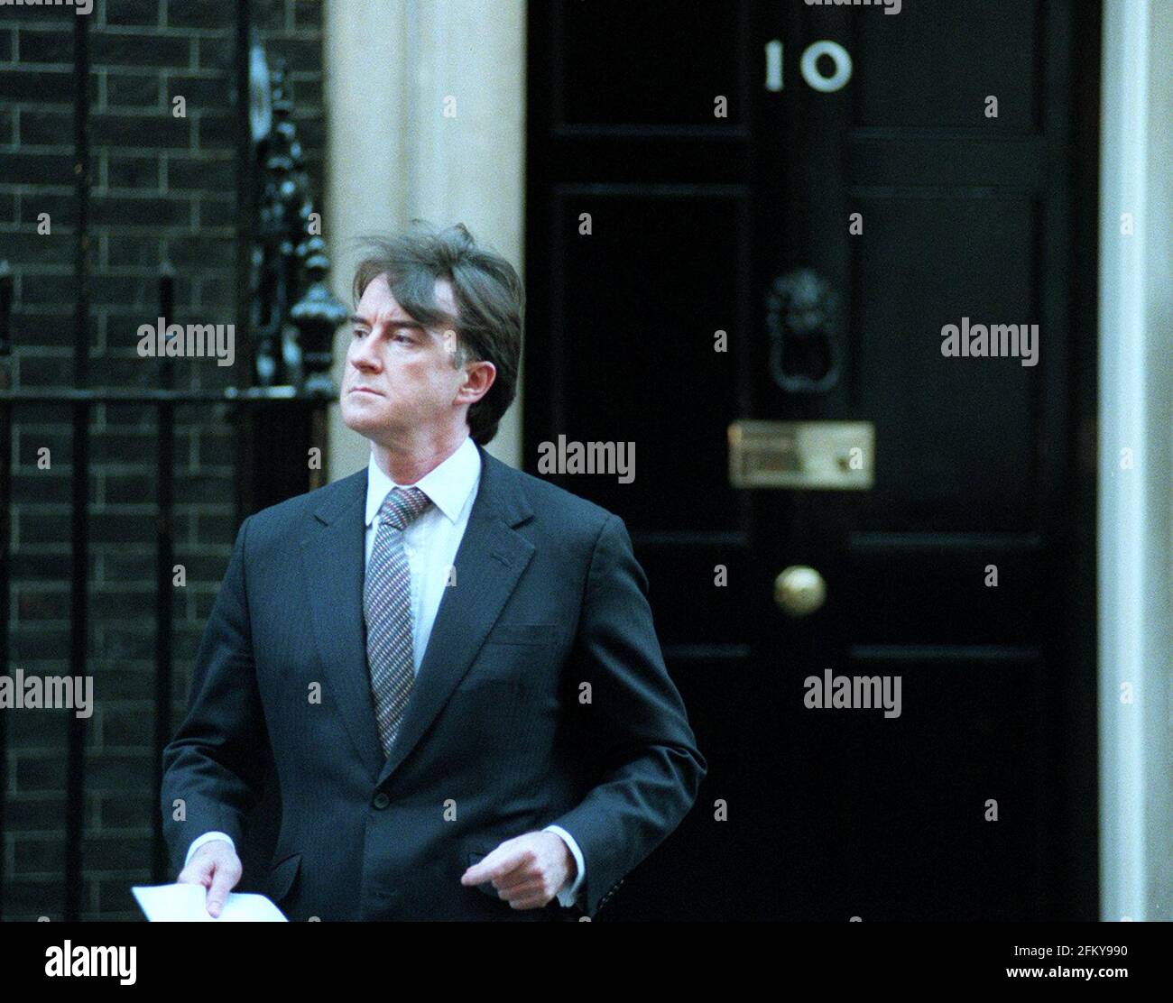 Peter Mandelson takes a final look at the media January 2001 in Downing Street after announcing his resignation at Northern Ireland Secretary Stock Photo