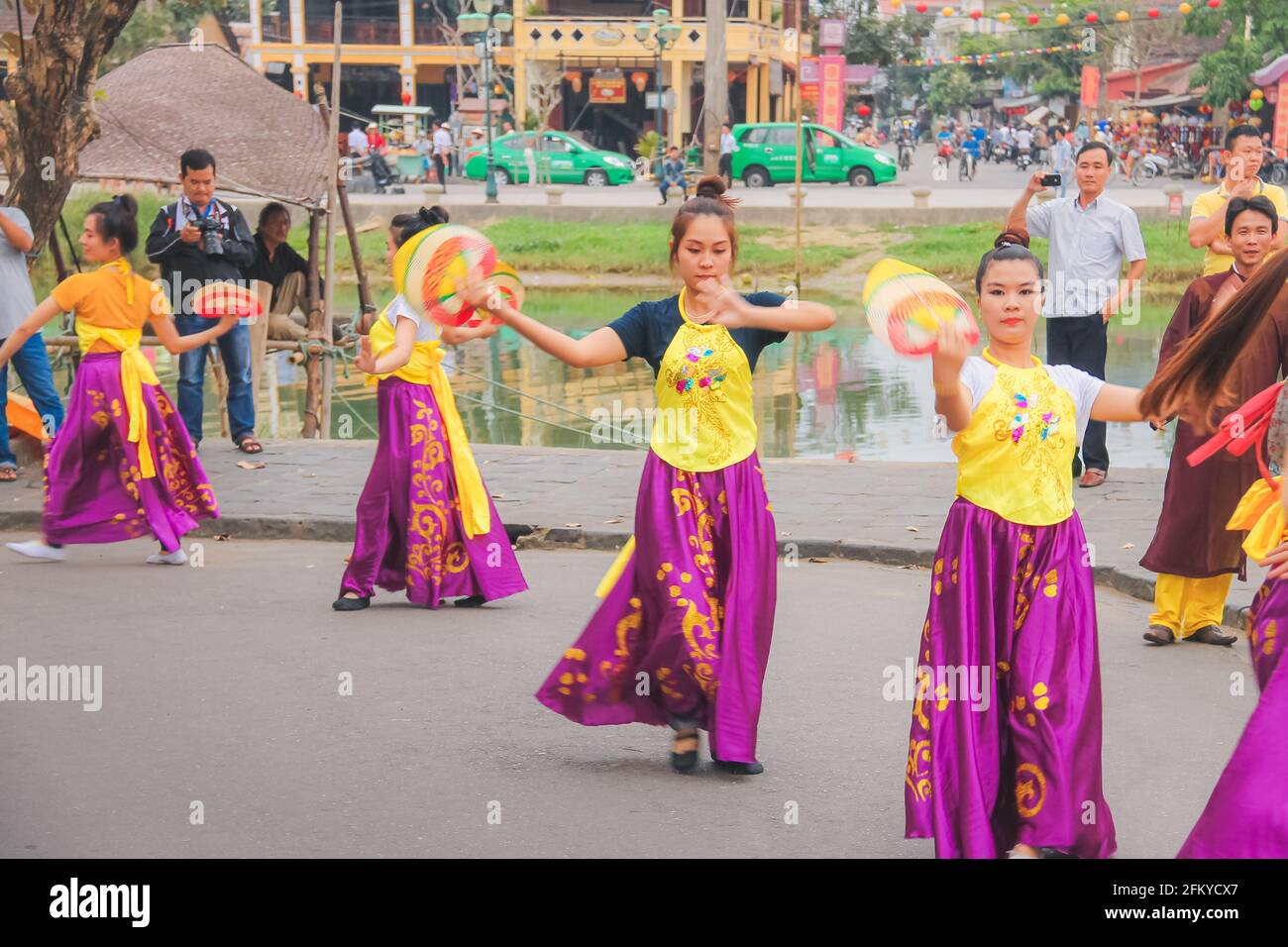 Cultural ceremonial dress hi-res stock photography and images - Alamy