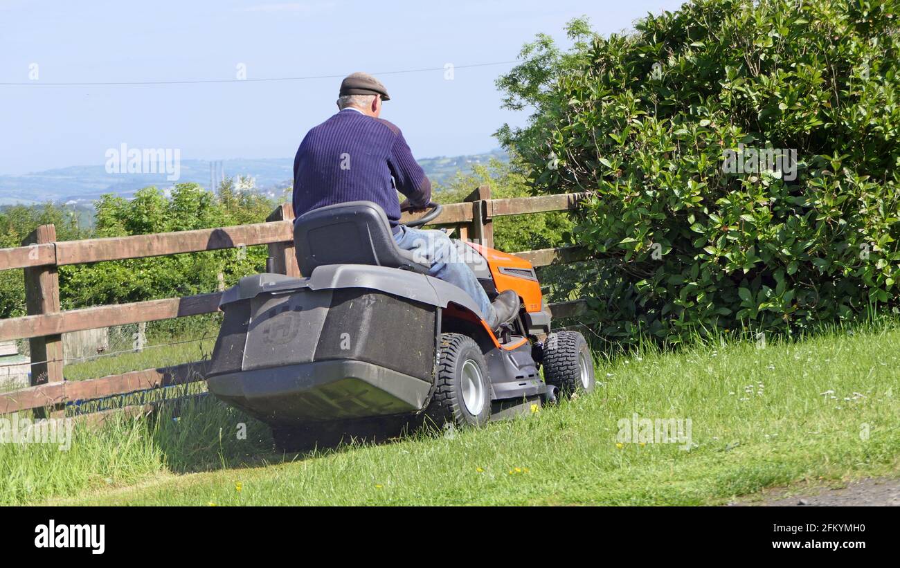 Husqvarna TC 138 Ride-On Lawn Mower Stock Photo - Alamy