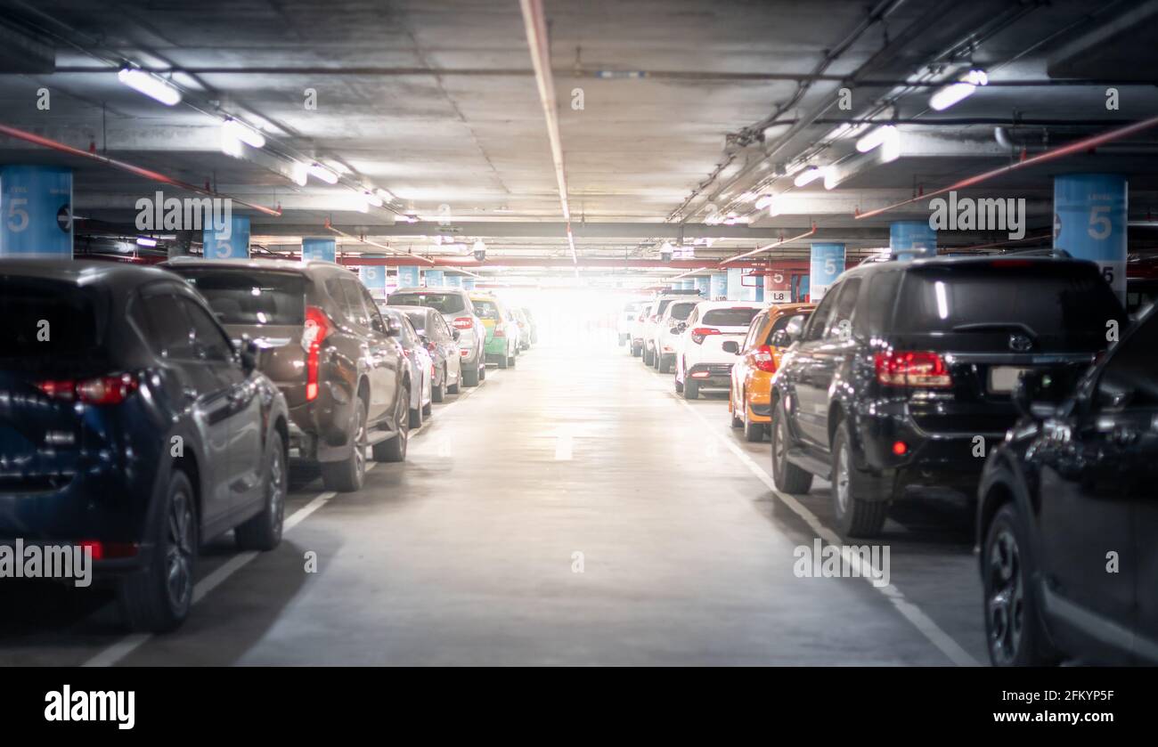 Empty parking garage overhead hi-res stock photography and images - Alamy
