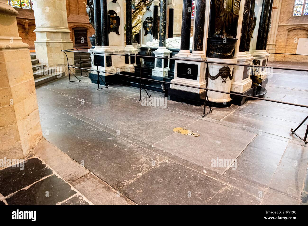 Royal Monument of Willem van Oranje and entrance of the Dutch Royal ...