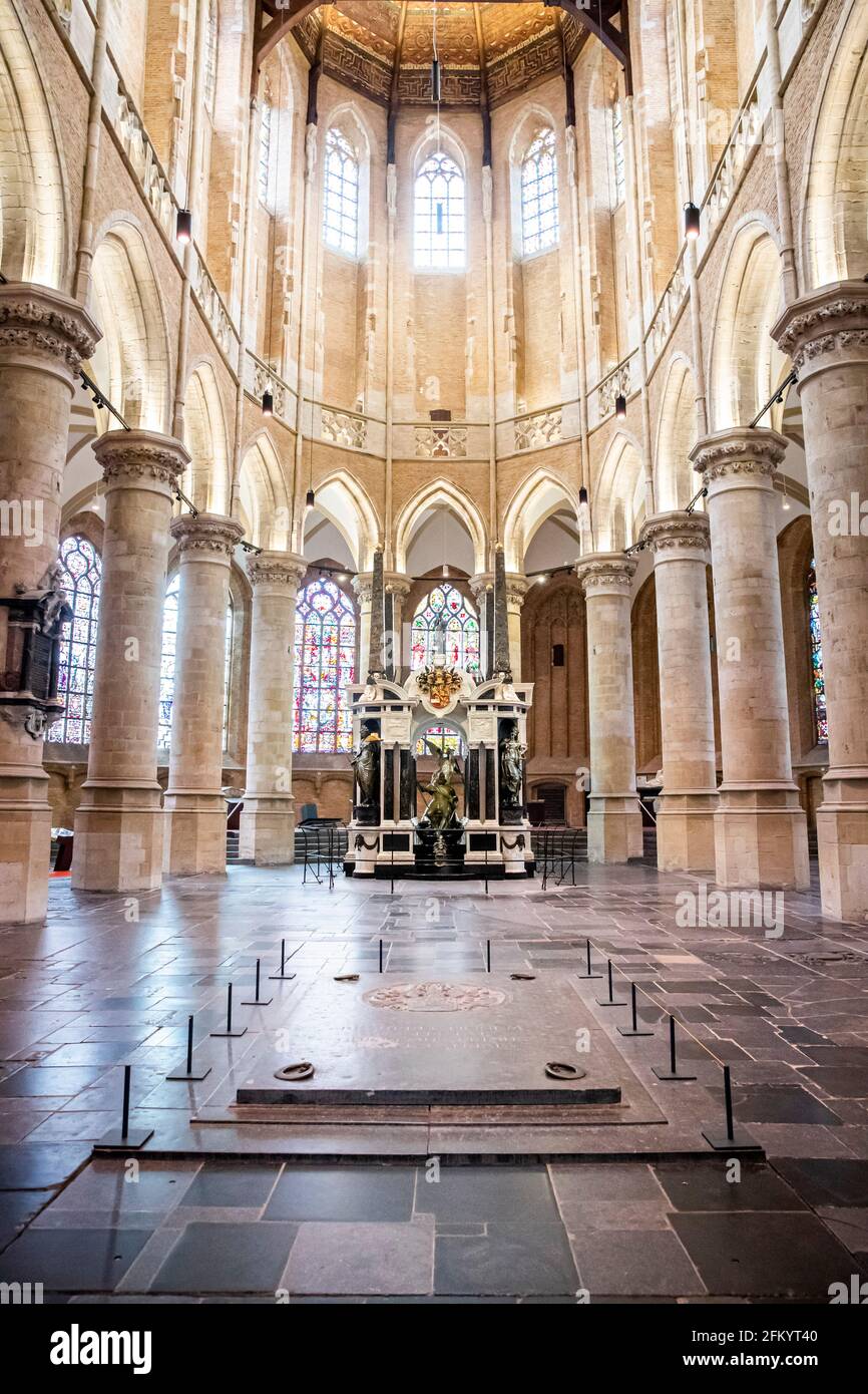 Royal Monument of Willem van Oranje and entrance of the Dutch Royal ...