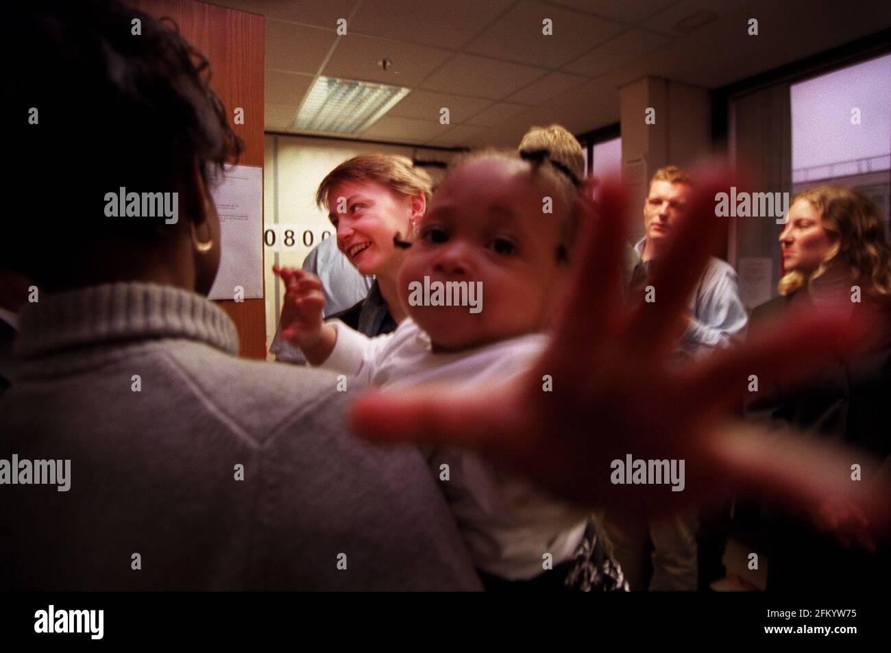 YVETTE COOPER, PUBLIC HEALTH MINISTER NOV 1999VISITING THE QUIT HELPLINE  OFFICES TO SUPPORT MOTHERS WHO ARE TRYING TO GIVE UP SMOKING. TALKING TO  MARILYN WYNTER WHO WAS HELPED BY THE QUIT LINE