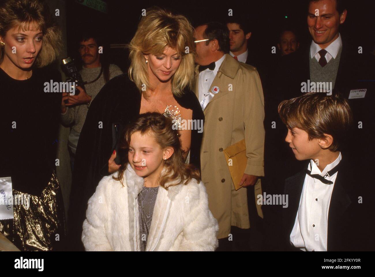 Goldie Hawn With Kate Hudson And Oliver Hudson Circa 1980s Credit Ralph Dominguezmediapunch 
