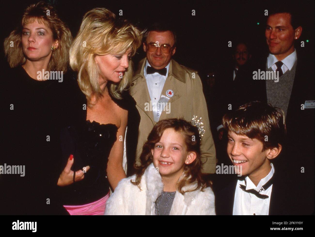 Goldie Hawn with Kate Hudson and Oliver Hudson Circa 1980's Credit: Ralph  Dominguez/MediaPunch Stock Photo - Alamy, image size:1300x980