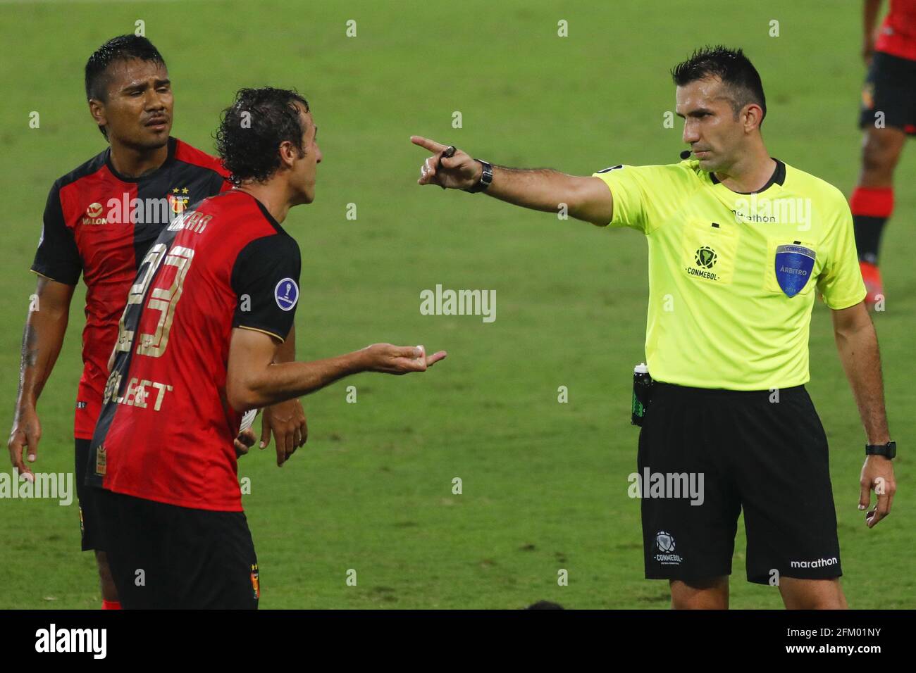 Lima, Peru. 04th May, 2021. Árbitro Carlos Betancur (Colombia) during the Copa Sul-Americana football match between Melgar v Athletico Paranaense at the Estadio Nacional del Peru in Lima, Peru Credit: SPP Sport Press Photo. /Alamy Live News Stock Photo