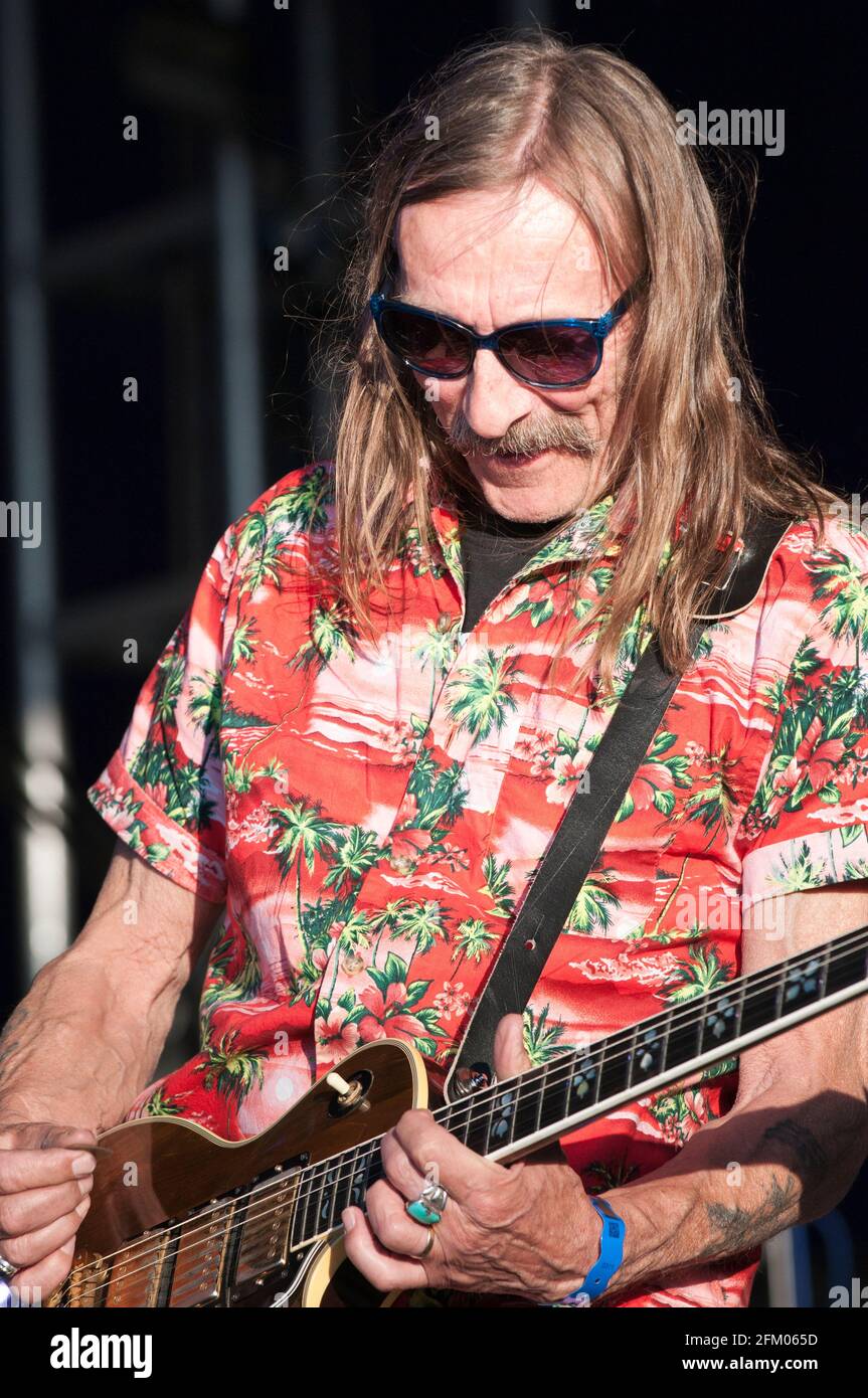 Dave brock guitarist hi-res stock photography and images - Alamy