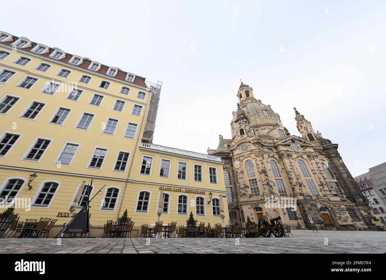 Dresden, Germany. 05th May, 2021. The Neumarkt around a restaurant at the Frauenkirche is empty of people. Credit: Robert Michael/dpa-Zentralbild/dpa/Alamy Live News Stock Photo