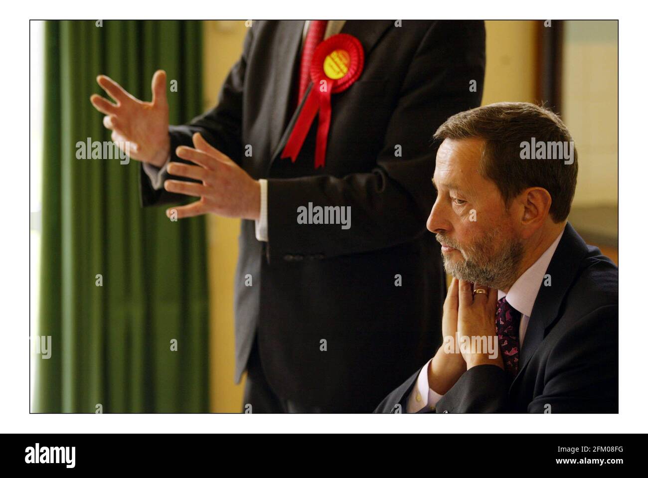David Blunkett acompanied by Geraint Davies Labour candidate for Croydon central, speak to local residents of New Abbington as part of the labour election campaign.pic David Sandison 26/4/2005 Stock Photo