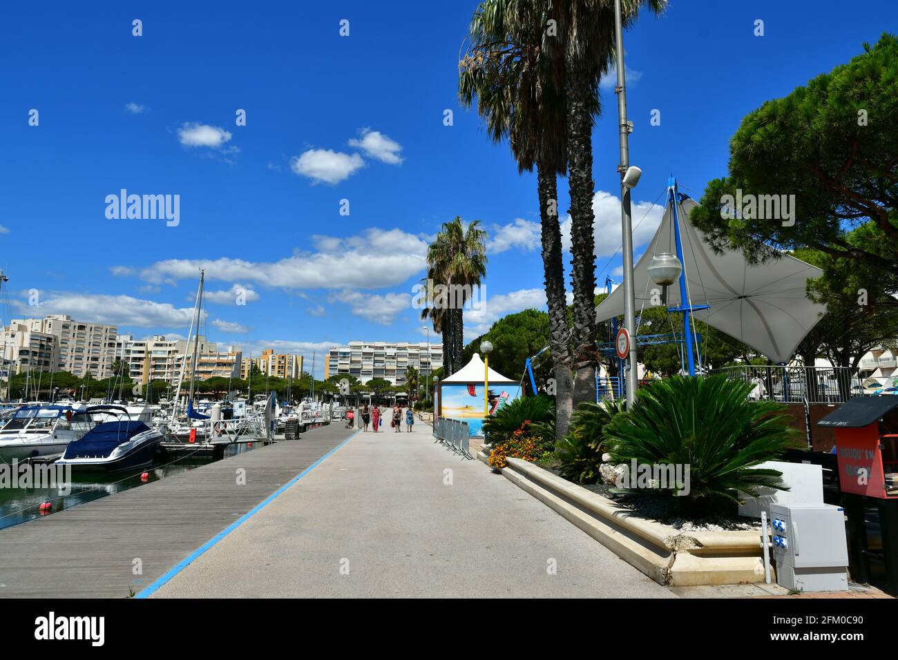 Restaurants near the port waterfront in Carnon Plage, near Palavas les  Flots, Occitanie, south of France Stock Photo - Alamy