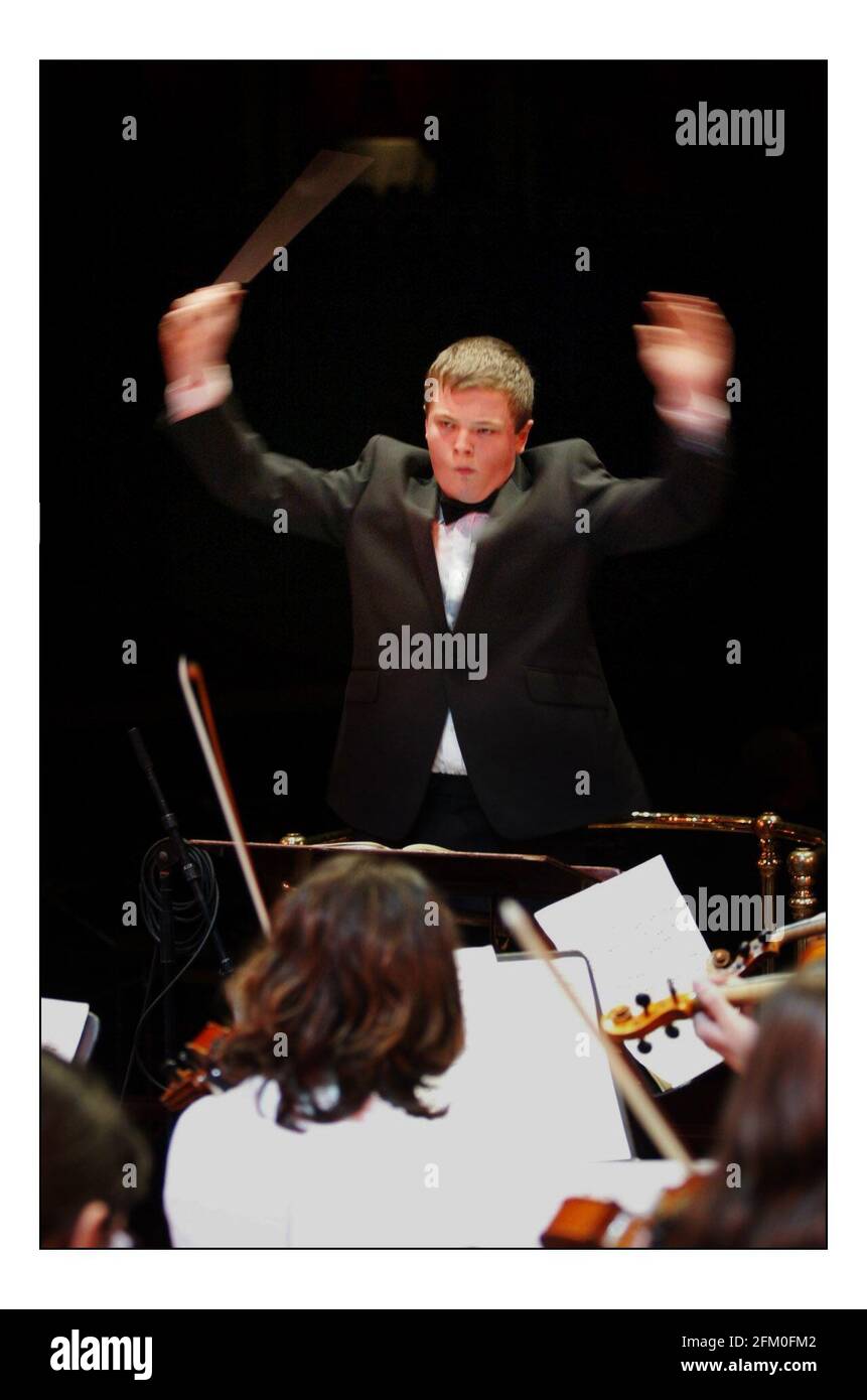 30 th Anniversary Schools Prom 2004.... Mathew Ryan aged 14  from Bolton picks up his Baton as the youngest ever conductor of Land of Hope and Glory. Royal Albert Hall pic David Sandison 8/11/2004 Stock Photo