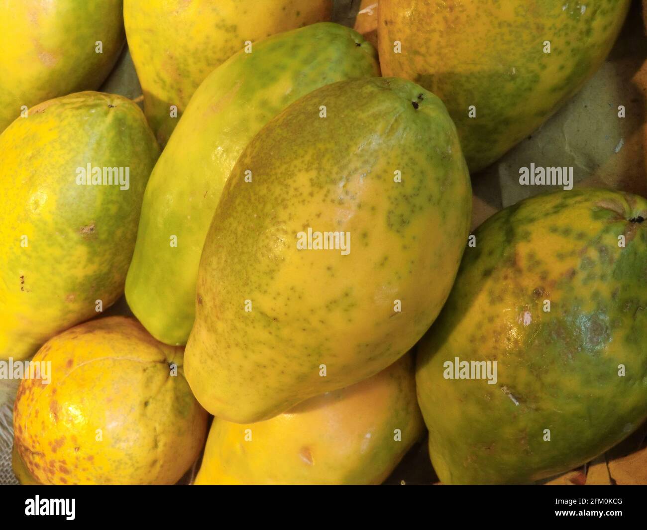 Papayas on Market Stall Stock Photo Alamy