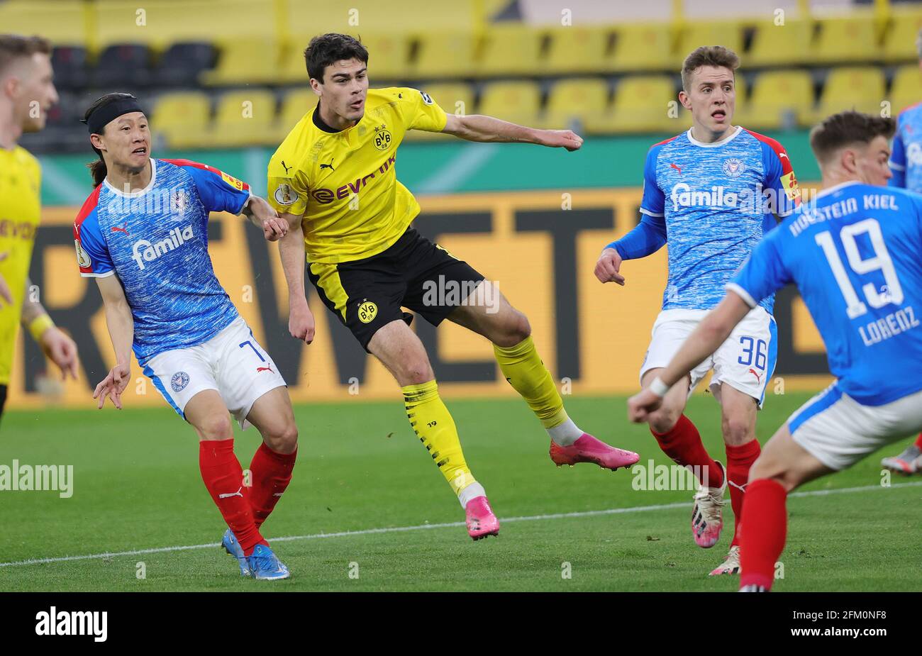 Giovanni REYNA (DO) shoots the goal to 1: 0 versus Jae Sung LEE (KI), action, football DFB Pokal, semi-finals, Borussia Dortmund (DO) - Holstein Kiel (KI) 5: 0, on May 1st, 2021 in Dortmund/Germany. Photo: Ralf Ibing/firo Sportphoto/pool via Fotoagentur SVEN SIMON # DFB regulations prohibit any use of photographs as image sequences and/or quasi-video # Editorial Use ONLY # National and International News Agencies OUT | usage worldwide Stock Photo