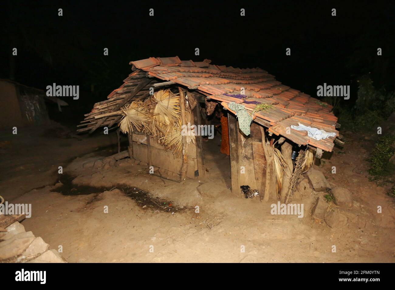 Village hut india hi-res stock photography and images - Alamy