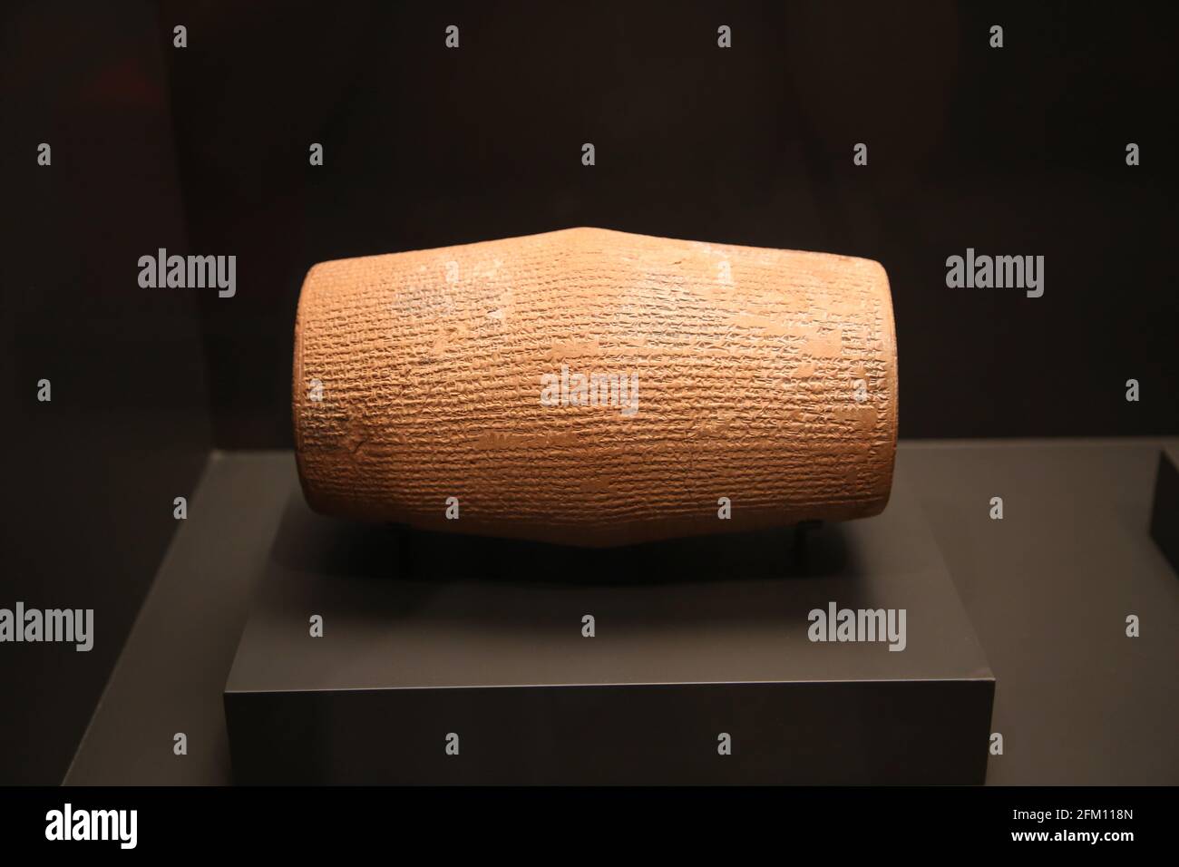 Clay cylinder of Sennacherib. Neo-Assyrian. Niniveh, Iraq. 704-681 BC. Commemorative document. British Museum. London. GBR. Stock Photo