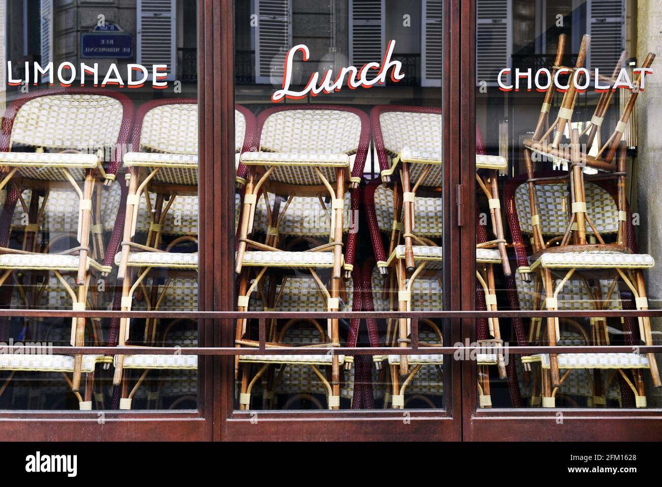 Closed by Covid19 restaurant in Paris - France Stock Photo - Alamy