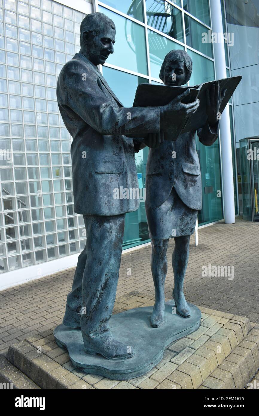 The Presentation, a sculpture by Allan Sly FRBS, in Central Milton Keynes. Stock Photo