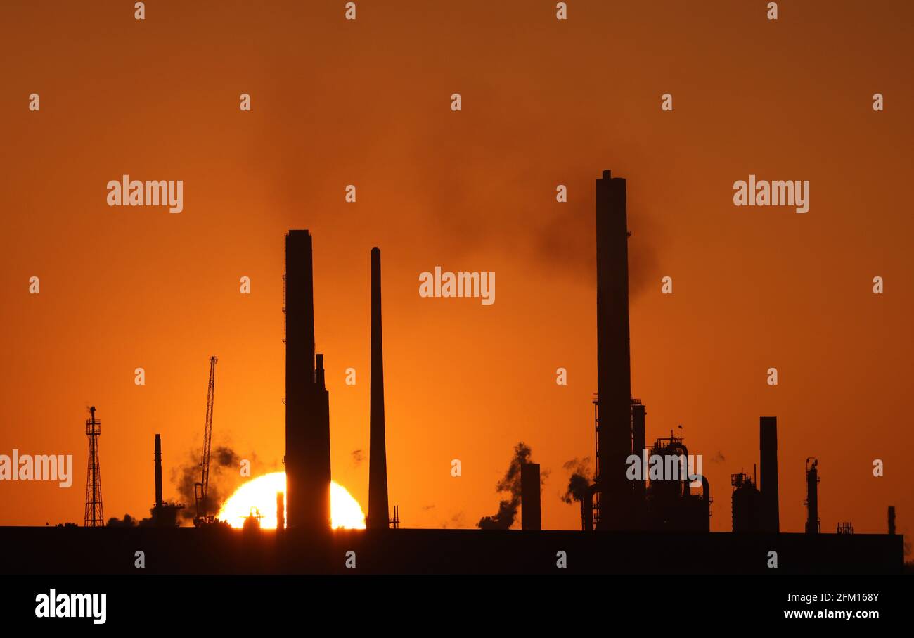 Uk refinery hires stock photography and images Alamy