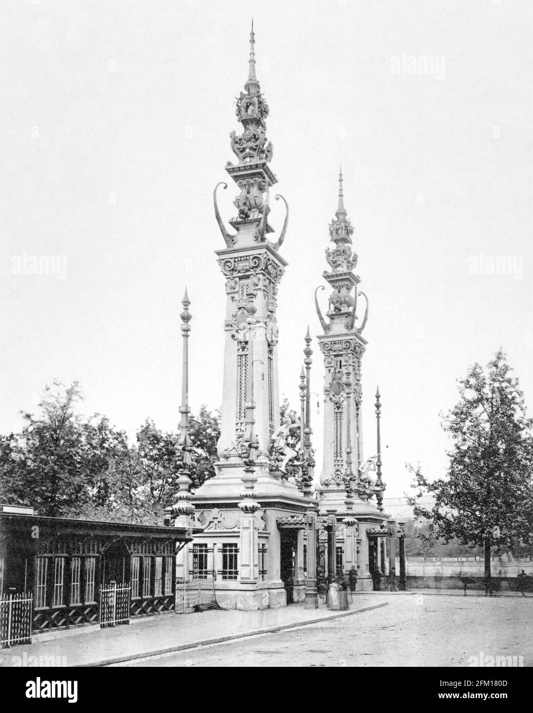 Exposition Universelle, Paris,1889 : The main entrance of Orsay at Esplanade des Invalides. Stock Photo