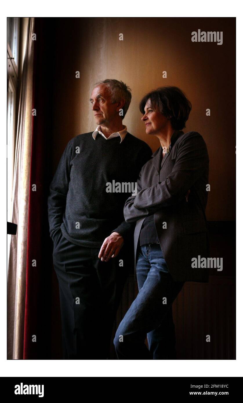 Jonathan Pryce and Kate Fahy photographed in the Apollo Theatre in London.pic David Sandison 5/4/2004 Stock Photo