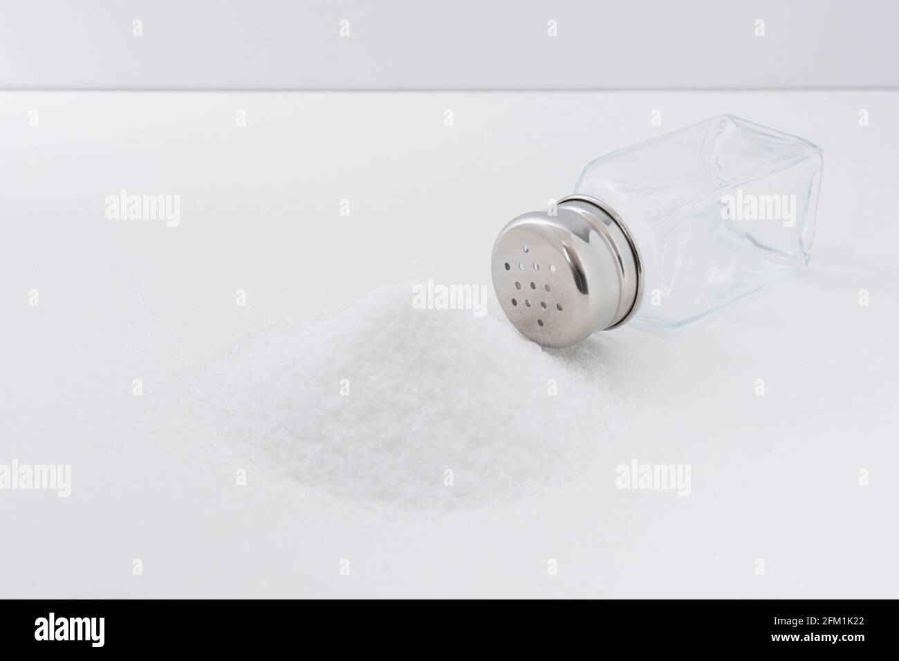 https://c8.alamy.com/comp/2FM1K22/salt-spilling-out-of-salt-shaker-2FM1K22.jpg