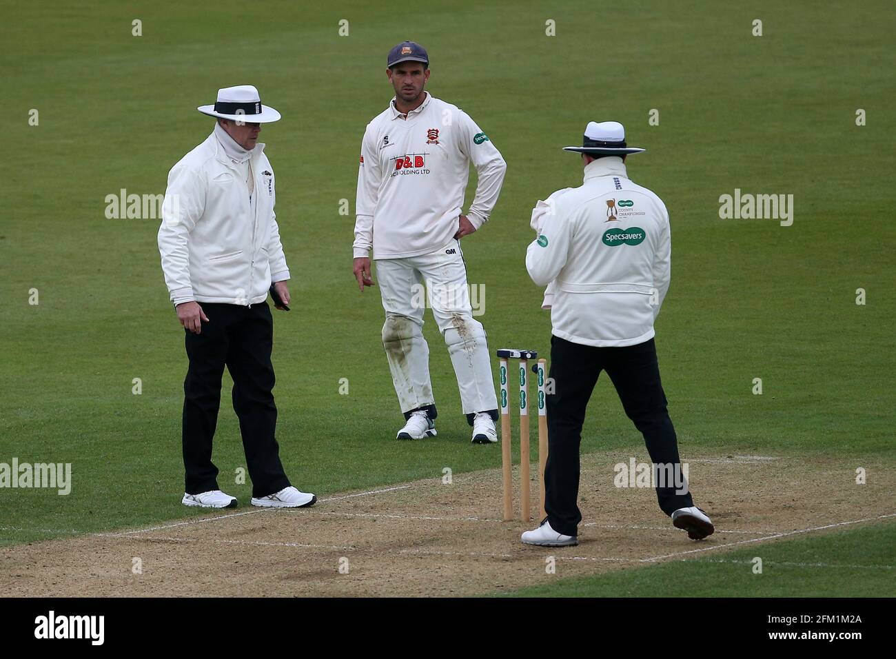 Essex skipper Ryan ten Doeschate looks on as the umpires check the light meter reading during Hampshire CCC vs Essex CCC, Specsavers County Championsh Stock Photo