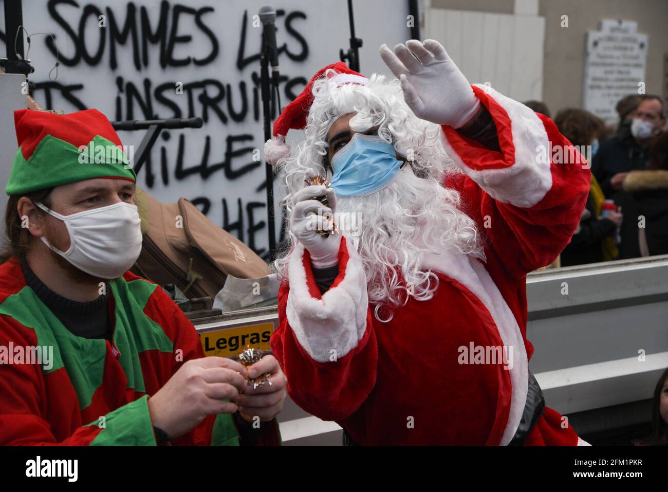 *** STRICTLY NO SALES TO FRENCH MEDIA OR PUBLISHERS - RIGHTS RESERVED ***December 06, 2020 - Melun, France: A masked Santa Claus distributes candies as French families protest against the government's plan to force parents to put their children at school. Between 200 and 300 people, including several children, marched to defend their rights to 'Instruction En Famille' (IEF, instruction within the family). The French government wants to ban home schooling in its law against 'separatism' aimed at fighting radical islam in the country. Currently, education is compulsory for all children in France Stock Photo