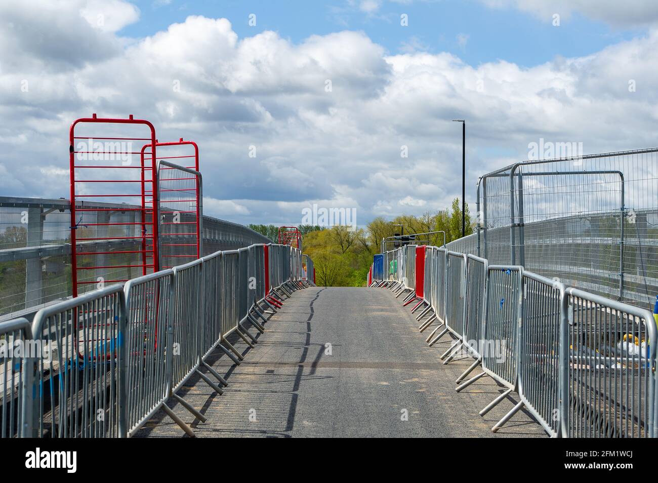 Slough, Berkshire, UK. 4th May, 2021. Unsightly new metal fencing is being put up along the footpath across the M4. The M4 is being upgraded to a Smart Motorway with All-Lane-Running (ALR). There have been 38 fatalities on Smart Motorways in the UK in the past 5 years. Recent statistics have shown that the death rate on Smart Motorways during 2019 were 8% higher than on conventional motorways that still have a hard shoulder as opposed to ocassional refuge areas on the ALRs. Credit: Maureen McLean/Alamy Stock Photo