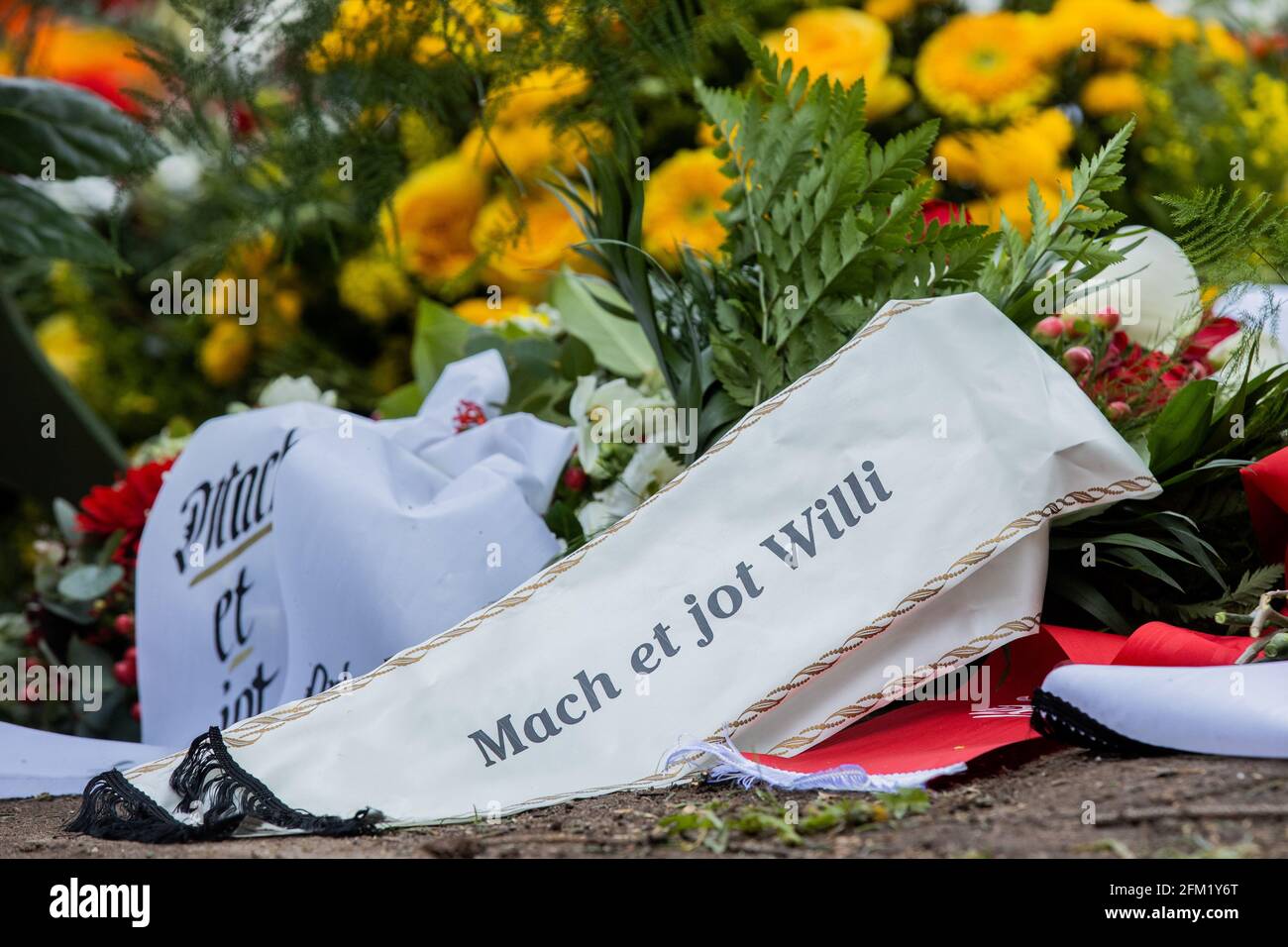 dpatop - 05 May 2021, North Rhine-Westphalia, Cologne: View of the grave of Willi Herren at the Melaten cemetery. The actor and singer Willi Herren had died on April 20. Photo: Rolf Vennenbernd/dpa Stock Photo