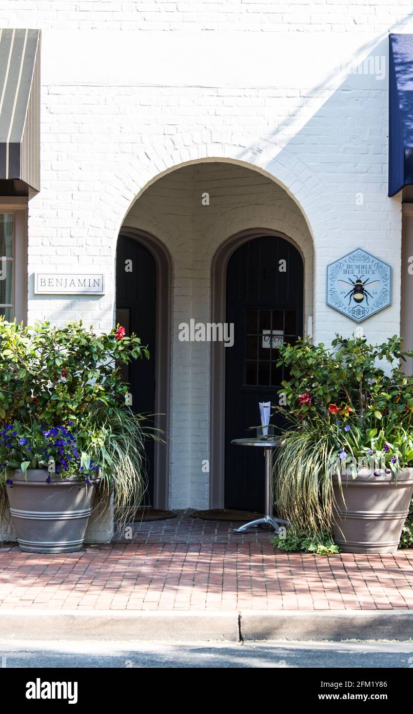 Arched entrance to an old building in Easton, Maryland Stock Photo