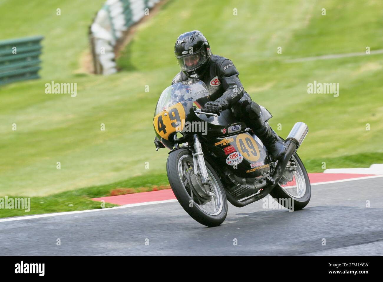 Nigel Palmer on the 480cc Ducati approaches Hall Bends during the Cadwell Park International Classic in 2015 Stock Photo