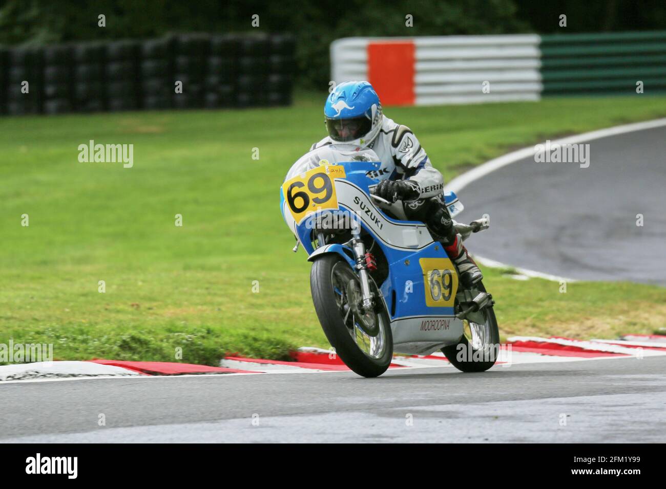 Noel Heenan on the Suzuki RG500 approaches the Hairpin at the Cadwell Park International Classic in 2015 Stock Photo