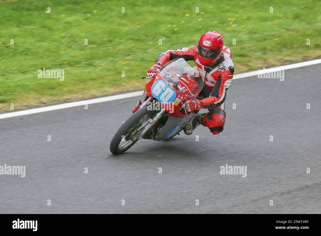Joe Akroyd on the 350 Bultaco approaches Coppice Corner at the Cadwell ...