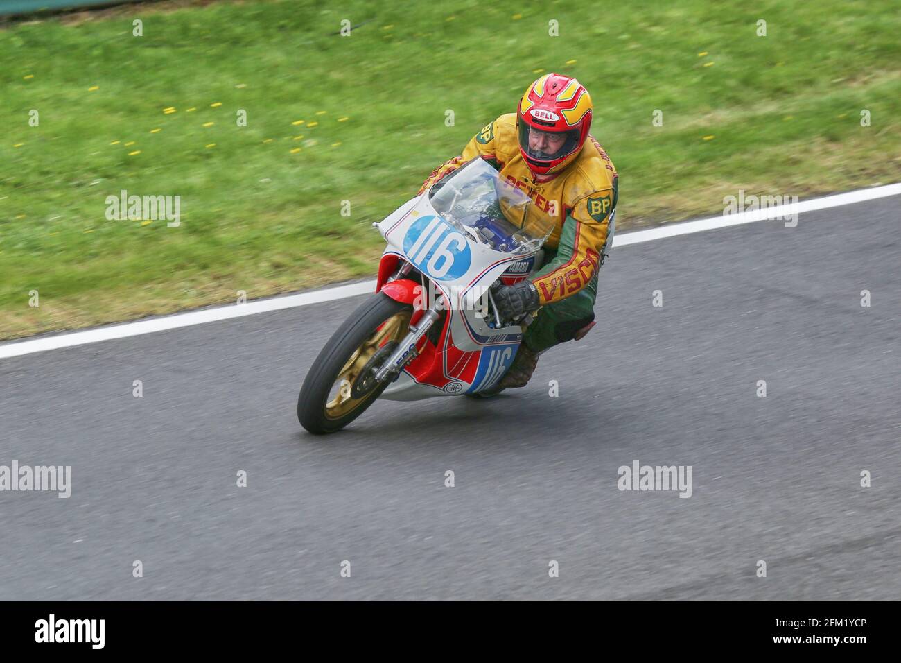 Peter Howarth on the 350 Sankito approaches Coppice Corner at the Cadwell International Classic 2015 Stock Photo