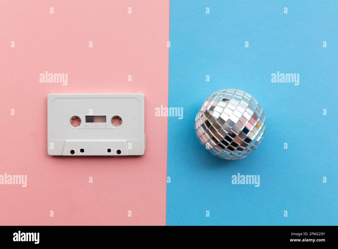 Disco ball 1970s hi-res stock photography and images - Alamy