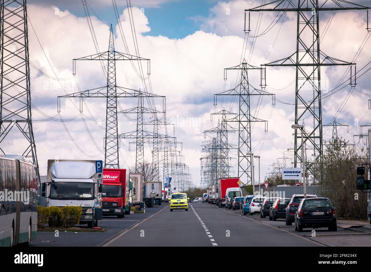 high voltage power lines in Frechen, North Rhine-Westphalia, Germany.  Hochspannungsleitungen in Frechen, Nordrhein-Westfalen, Deutschland. Stock Photo