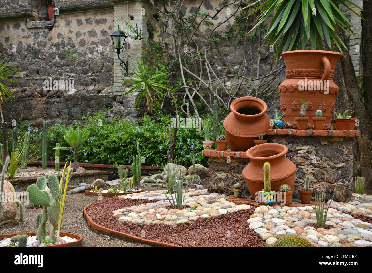 Garden view of the Spanish Colonial style ex Hacienda San Gabriel de  Barrera in Guanajuato Mexico Stock Photo - Alamy, image size:1300x957