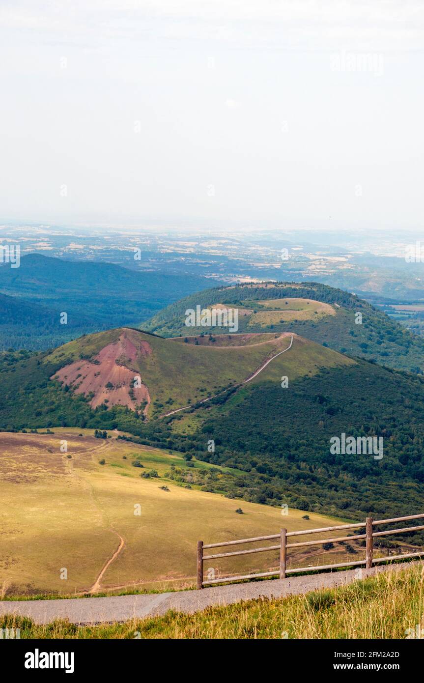 Auvergne volcanoes natural regional park hi-res stock photography and ...
