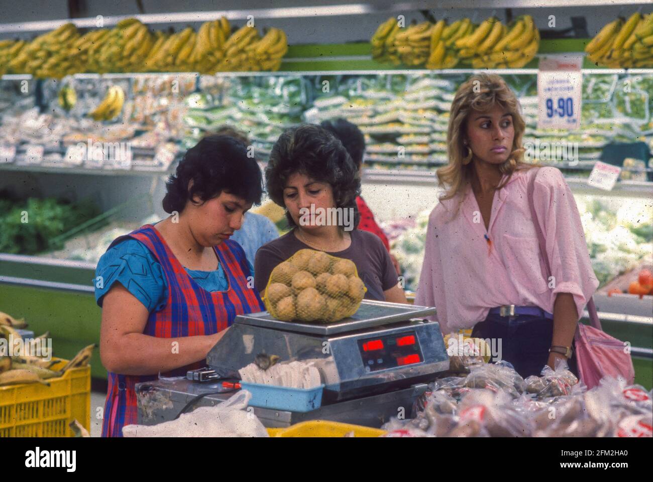 CARACAS, VENEZUELA, FEBRUARY 1988 - Women shopping in food store. Stock Photo